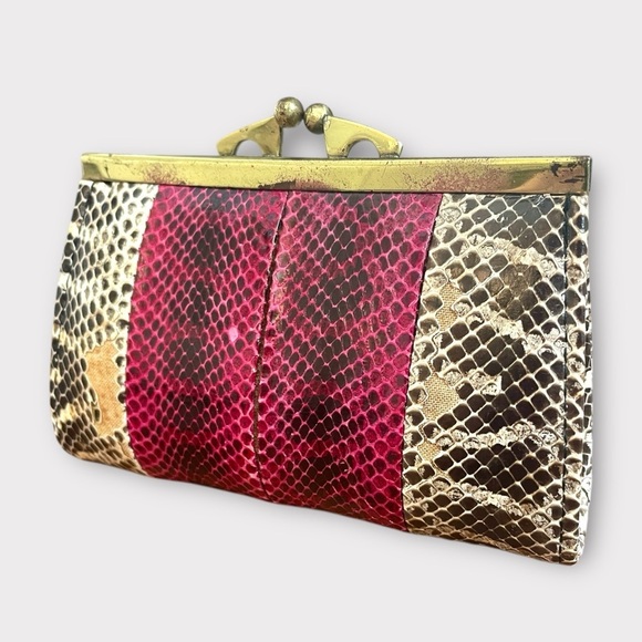 Vintage 1960s Genuine Snakeskin Kisslock Closure Mini Coin Bag in Raspberry Pink - Picture 3 of 12